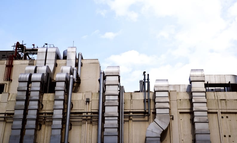 凹凸や曲面など外観が複雑な建物